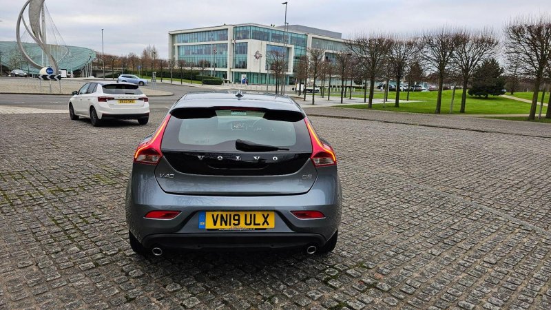 VOLVO V40