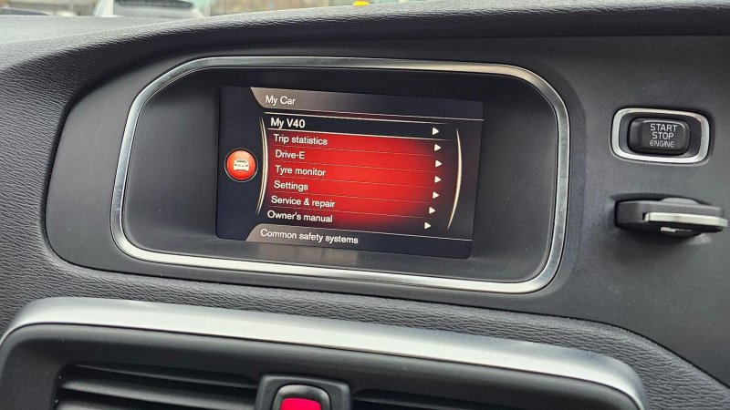 VOLVO V40