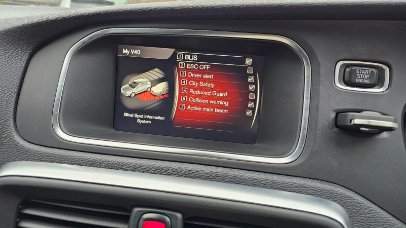 VOLVO V40