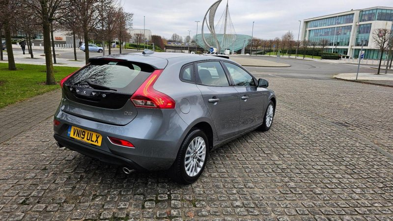 VOLVO V40