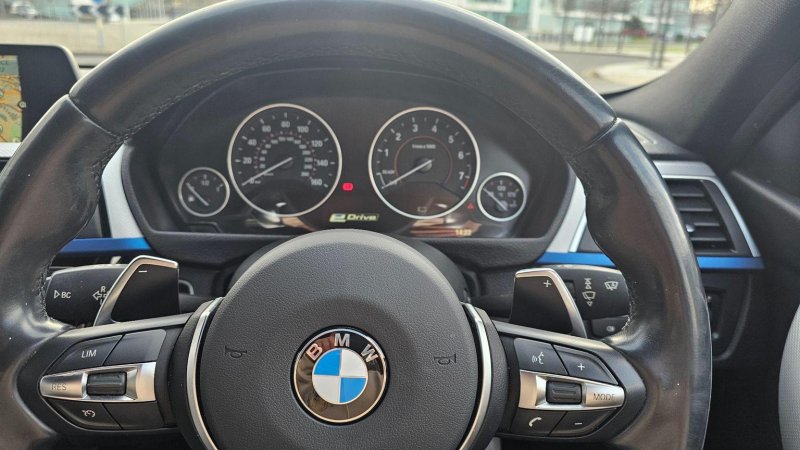 BMW 3 SERIES