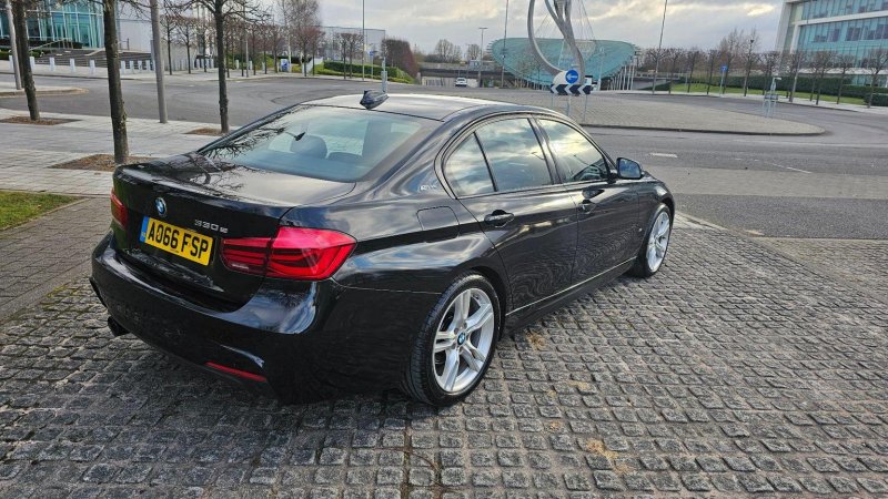 BMW 3 SERIES